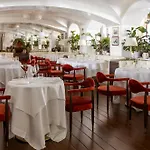 Ancora Cortina Hotel