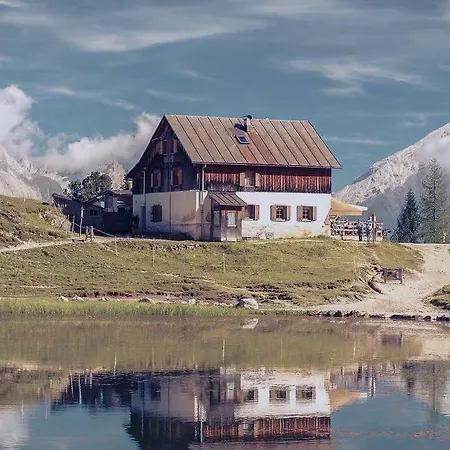 Ancora Cortina Hotel